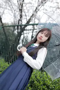 YiTuYu Vol.8649 Xiao Zi: Gentle Spring Beauty, an Aesthetic Portrait Amidst Blossoms. - image 5