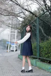 YiTuYu Vol.8649 Xiao Zi: Gentle Spring Beauty, an Aesthetic Portrait Amidst Blossoms. - image 0