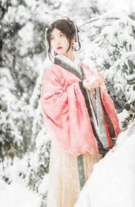 Charming Aesthetics in YiTuYu Art Language Vol.5903 – Dang Chu Jiao Ren Jia Xiao Tian Tian - image 4