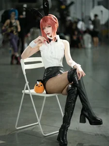 Striking Makima Cosplay Collection: 200+ Cool and Powerful Chainsaw Man Tributes - image 8