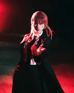 Striking Makima Cosplay Collection: 200+ Cool and Powerful Chainsaw Man Tributes - image 7