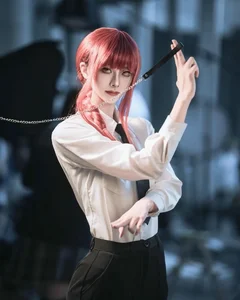 Striking Makima Cosplay Collection: 200+ Cool and Powerful Chainsaw Man Tributes - image 23