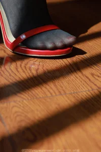Tuan Tuan Explores Light and Shadow in Latest IESS Photography Set - image 76