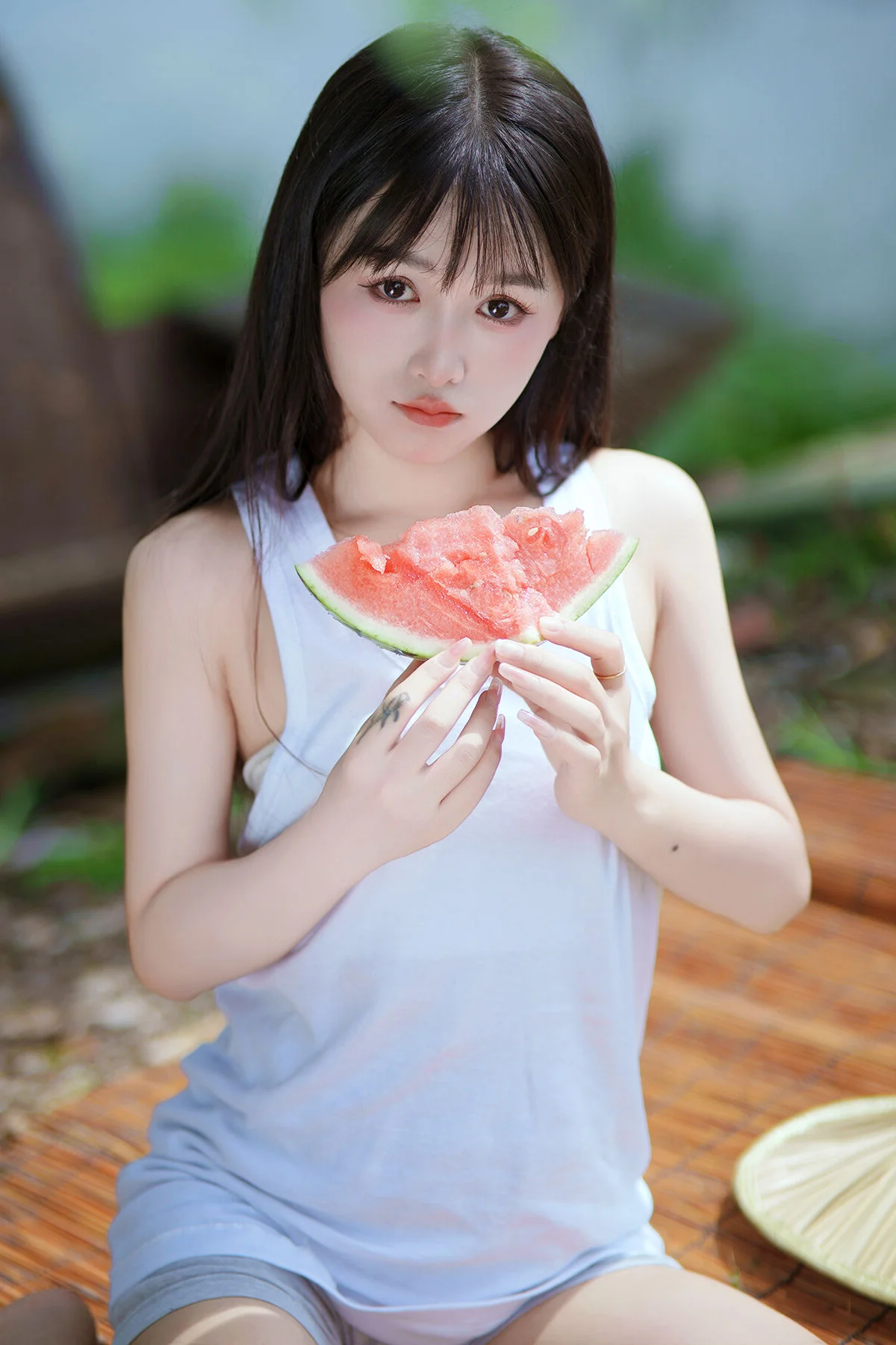 Elegant Visuals in YiTuYu Art Language Vol.7368 with Xiao Xiao Yu