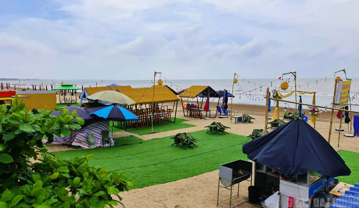 Unbelievable Scenes at a Famous Beach in Thanh Hoa