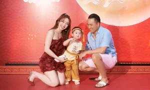 Heartwarming Reunion: Singer Tuan Hung Embraces Beloved Actor Cong Ly - image 10