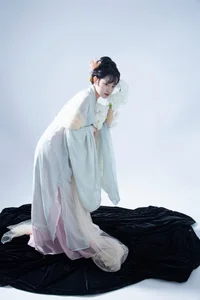 YiTuYu Art Language Vol.6044 Featuring Yi Xuan: A Masterclass in Portraiture - image 11