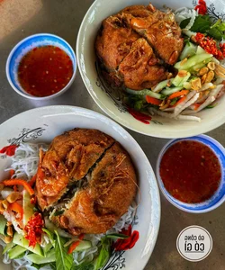 The Crispy Heritage of Banh Gia Go Cong in Tien Giang - image 5