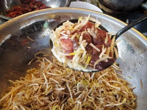 The Crispy Heritage of Banh Gia Go Cong in Tien Giang - image 3