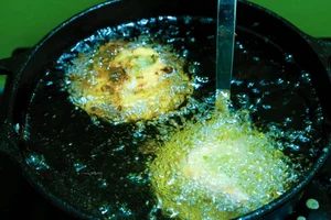 The Crispy Heritage of Banh Gia Go Cong in Tien Giang - image 0