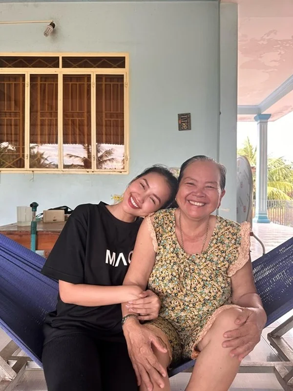 Heartwarming Moments: Miss Universe Vietnam Ngoc Chau and Her Mother’s Inspiring Bond