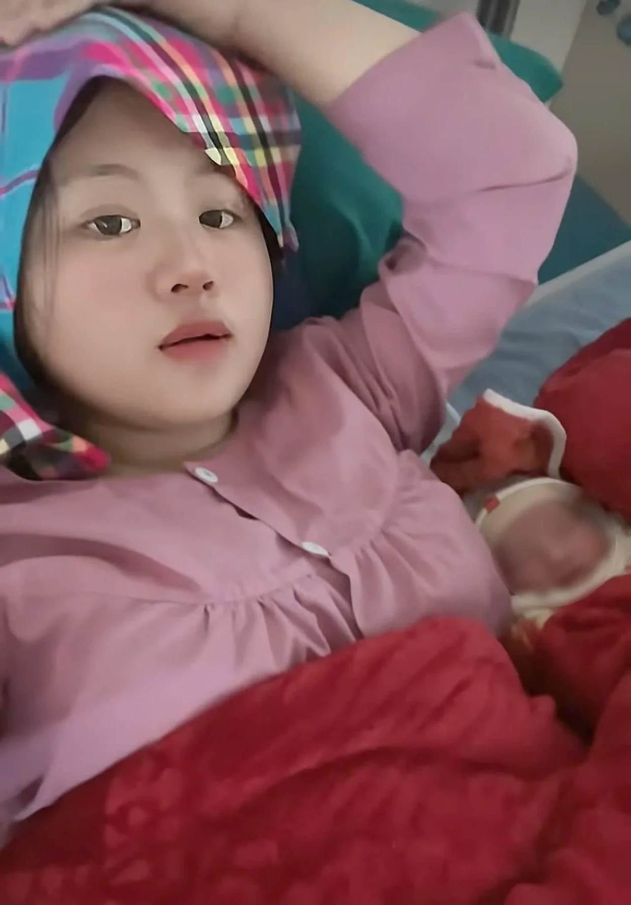 Phung Phinh Welcomes First Child: Netizens Concerned Over Unusual Post-Birth Signs