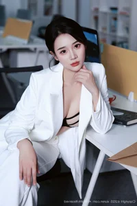 Elegant Portrait Photography Featuring Nan Qiao in XiuRen No.10908 – Stylish Fashion and Aesthetic Studio Shoot - image 4