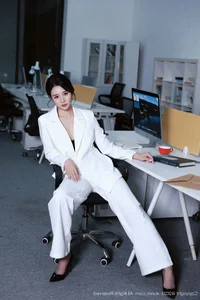 Elegant Portrait Photography Featuring Nan Qiao in XiuRen No.10908 – Stylish Fashion and Aesthetic Studio Shoot - image 12