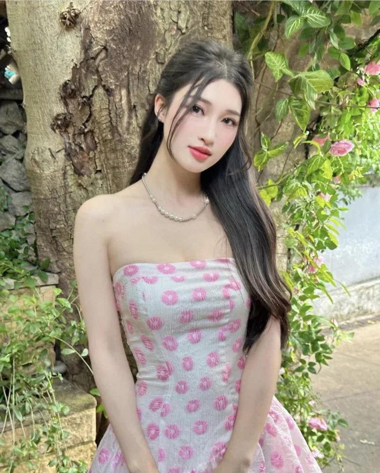 Phuong Nhi Radiates Pure Elegance on Miss International Homepage