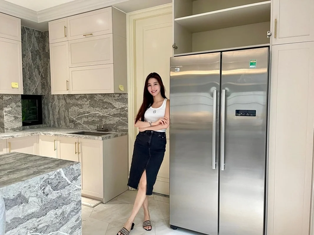 Actress Diễm My 9x and Husband Vinh Nguyễn Celebrate One-Month Anniversary in Hong Kong