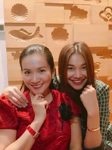 Vietnamese Supermodel Thanh Hằng Stuns in Yellow Ao Dai During Tet Reunion with Anh Thơ - image 0