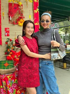 Vietnamese Supermodel Thanh Hằng Stuns in Yellow Ao Dai During Tet Reunion with Anh Thơ - image 8