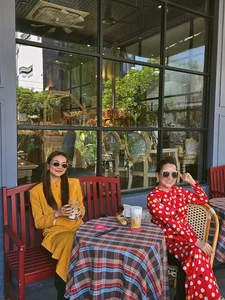 Vietnamese Supermodel Thanh Hằng Stuns in Yellow Ao Dai During Tet Reunion with Anh Thơ - image 11