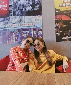 Vietnamese Supermodel Thanh Hằng Stuns in Yellow Ao Dai During Tet Reunion with Anh Thơ - image 7