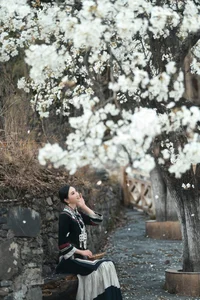 Visual Storytelling in YiTuYu Art Language Vol. 4201: Featuring the Radiant Wei Wei - image 0