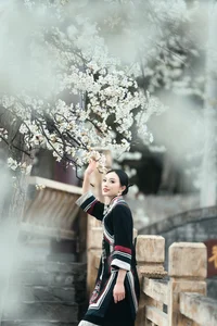 Visual Storytelling in YiTuYu Art Language Vol. 4201: Featuring the Radiant Wei Wei - image 3