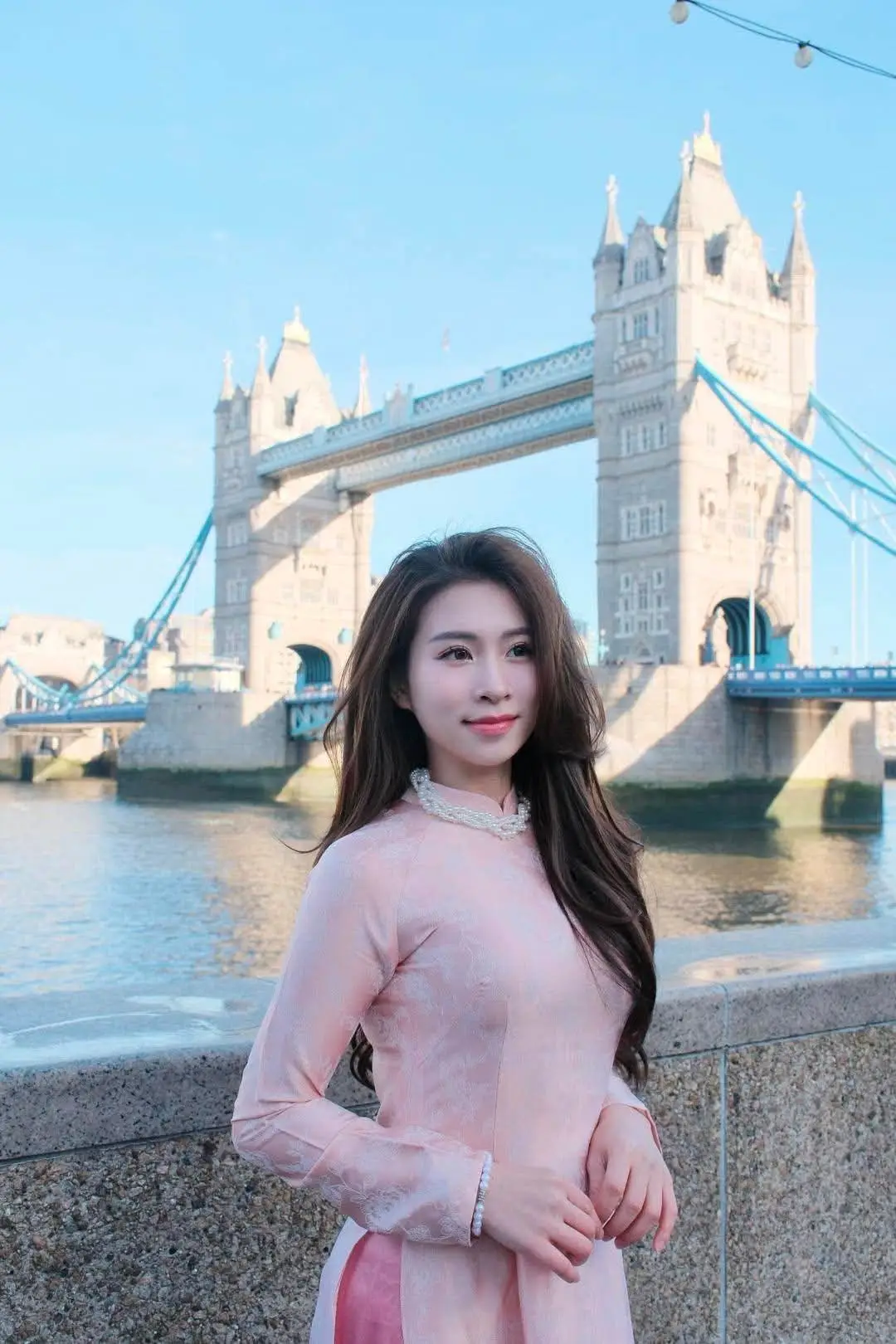Elegant Pink Ao Dai at London's Tower Bridge: A Cultural Fusion