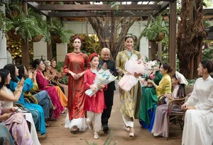 Nguyen Cao Minh Anh Radiates Elegance in Traditional Vietnamese Ao Dai - image 6