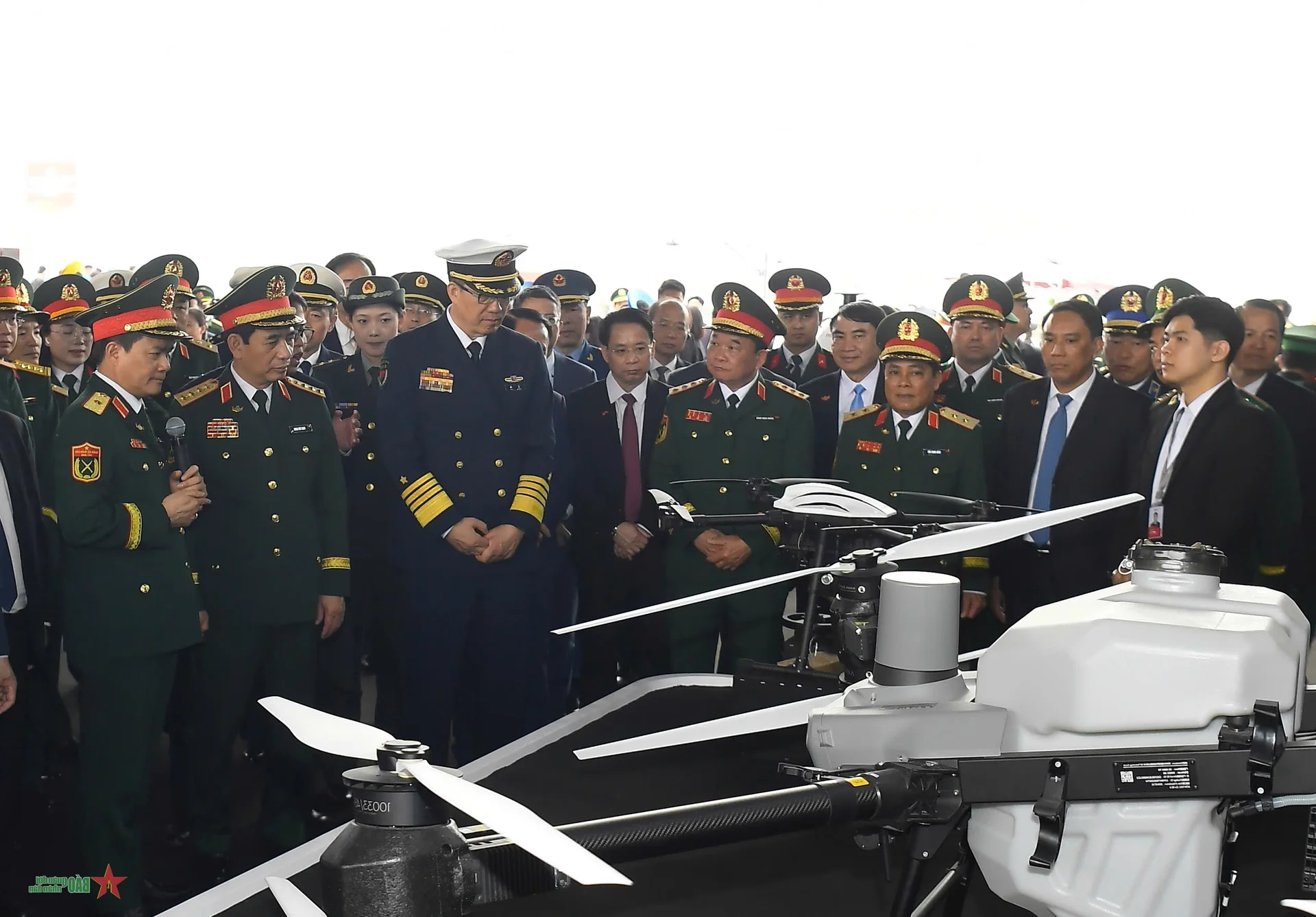 Visual Highlights from the 9th Vietnam-China Border Defense Friendship Exchange