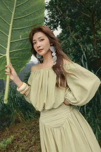 Summer Elegance: Khả Ngân Sets Social Media Ablaze with Latest Bikini Collection - image 2
