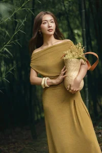 Summer Elegance: Khả Ngân Sets Social Media Ablaze with Latest Bikini Collection - image 4