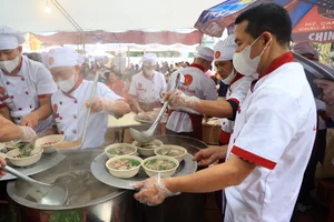 Master Chefs and Culinary Artistry: The Skillful Artisans of Festival Pho 2024 - image 3