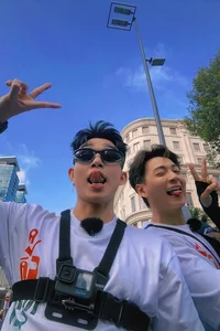 Vietnamese Singer Trung Quan Idol Suffers Broken Rib and Celebrity News Updates - image 9