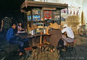 Vintage Cho Lon 1989: A Nostalgic Journey Through the Lens of a Japanese Photographer - image 2