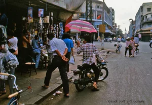 Vintage Cho Lon 1989: A Nostalgic Journey Through the Lens of a Japanese Photographer - image 0