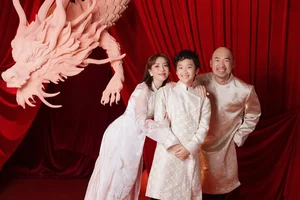 Vietnamese Celebrities Shine in Traditional Ao Dai for Lunar New Year 2024 Celebrations - image 27