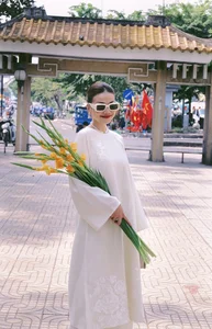 Vietnamese Celebrities Shine in Traditional Ao Dai for Lunar New Year 2024 Celebrations - image 20