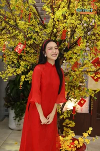 Vietnamese Celebrities Shine in Traditional Ao Dai for Lunar New Year 2024 Celebrations - image 14