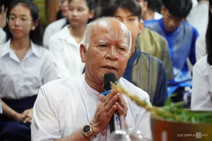 Experience the Sacred Moon Worshipping Ceremony and Com Dep Ritual of the Khmer People - image 0