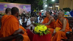 Experience the Sacred Moon Worshipping Ceremony and Com Dep Ritual of the Khmer People - image 6