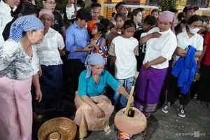 Experience the Sacred Moon Worshipping Ceremony and Com Dep Ritual of the Khmer People - image 9