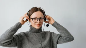 Aesthetic Girls with Glasses: Pure and Cute Portrait Trends 2026 - image 2