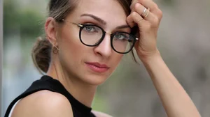 Aesthetic Girls with Glasses: Pure and Cute Portrait Trends 2026 - image 5
