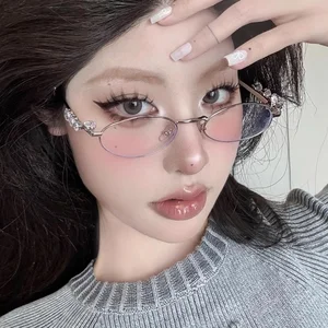 Aesthetic Girls with Glasses: Pure and Cute Portrait Trends 2026 - image 9