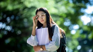 Aesthetic Girls with Glasses: Pure and Cute Portrait Trends 2026 - image 4