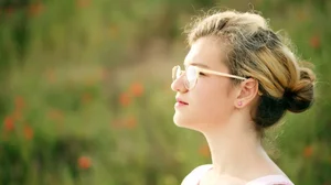 Aesthetic Girls with Glasses: Pure and Cute Portrait Trends 2026 - image 8