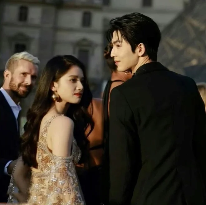 Zhang Linghe Viral Glance Captivates Fans with Fairy Tale Prince Vibes