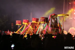 Vibrant Crowds Gather for the Spectacular Opening Night of Cua Lo Tourism Festival - image 2