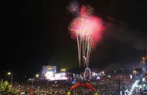 Vibrant Crowds Gather for the Spectacular Opening Night of Cua Lo Tourism Festival - image 5