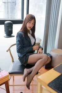 IESS Meizi: Black Silk Hot Americano Urban Fashion Set - image 63